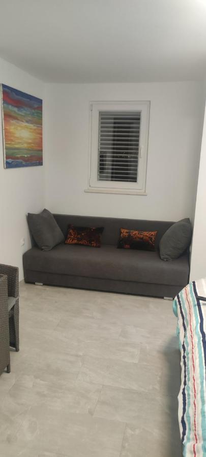 Studio Apartman โตรกีร์ ภายนอก รูปภาพ